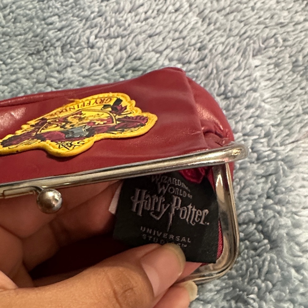 Wizarding World of Harry Potter Universal Studios Gryffindor Coin Purse 💕3x15$ - Picture 5 of 6
